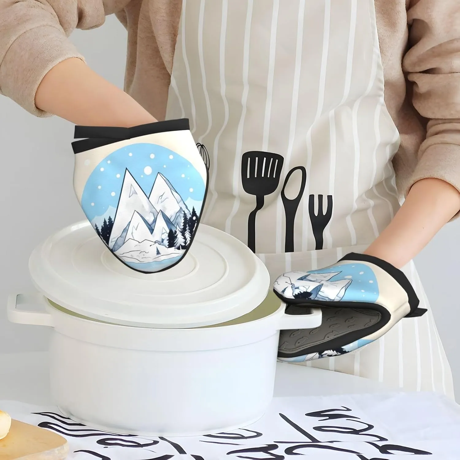 2PCS Mini Silicone Oven Mitts Snow-Capped Mountains Print Pot Holders Set â€“ 260°C Protection, Ideal for Baking, Cooking, Grilling