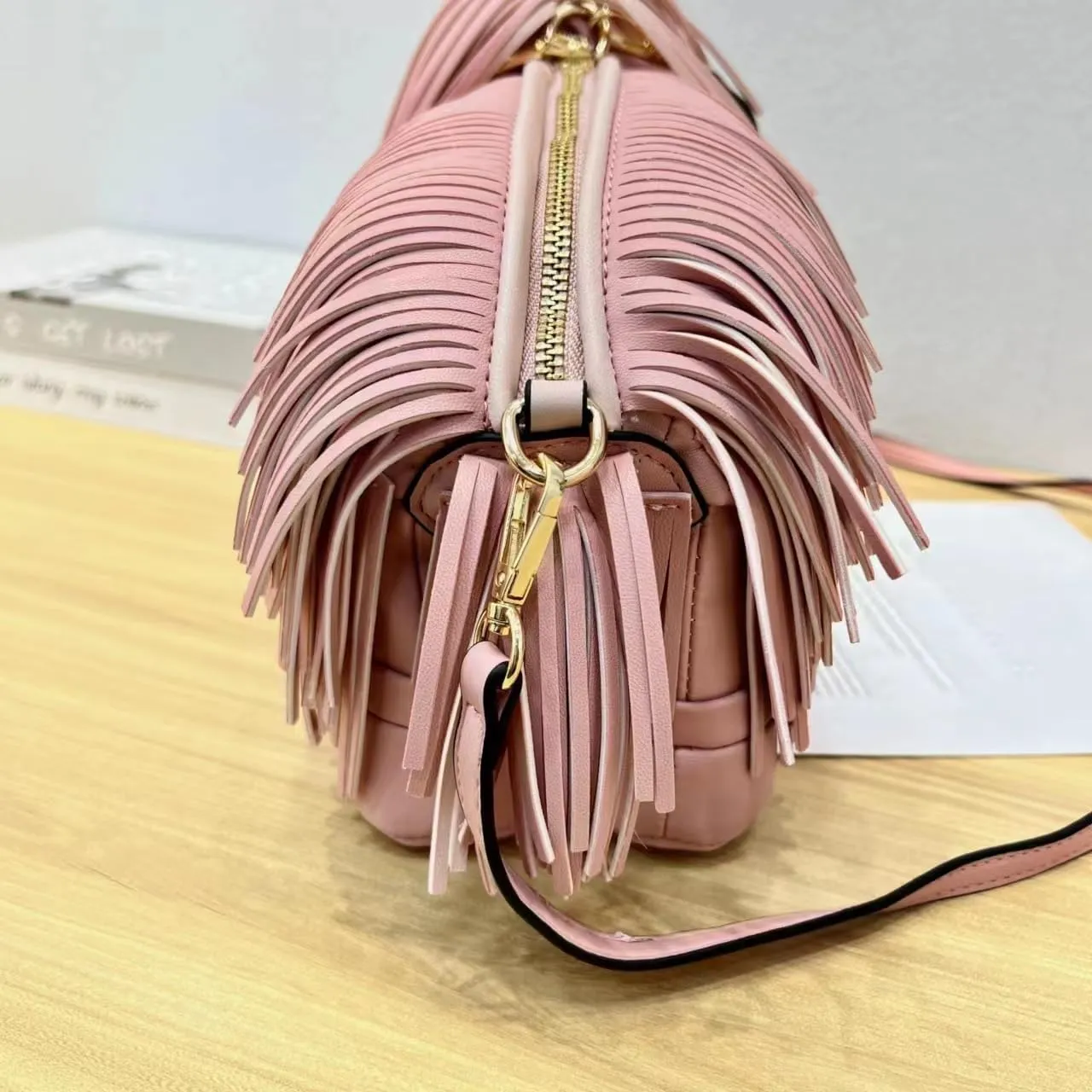 Cute shoulder bag, creative funny Chow Chow dog shoulder bag, sheepdog tassel personality puppy shape crossbody bag