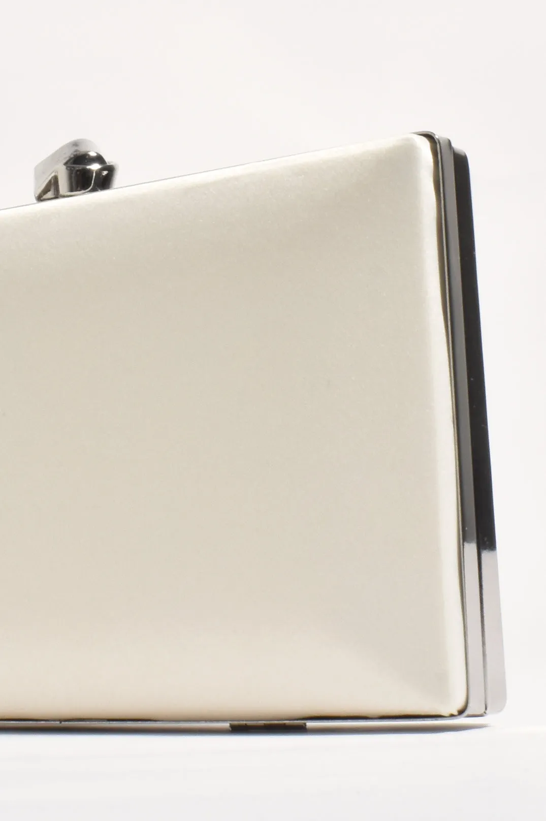 Mira Structured Clutch (Cream)