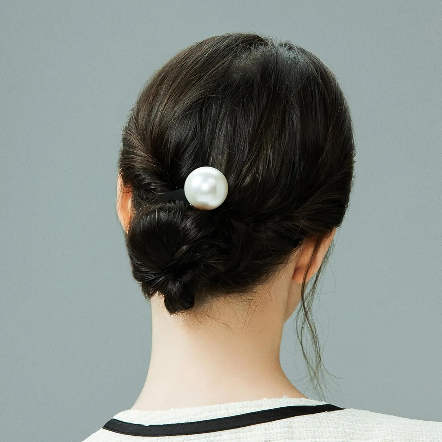 SHE'S FREE STYLE JUST FOR YOU Versailles Pearl Hair Scrunchies, Elegant French hair elastics Original Light Luxury Ponytail Holder for Thick and Thin Hair, Elegant Pearl hair ties for women (White)