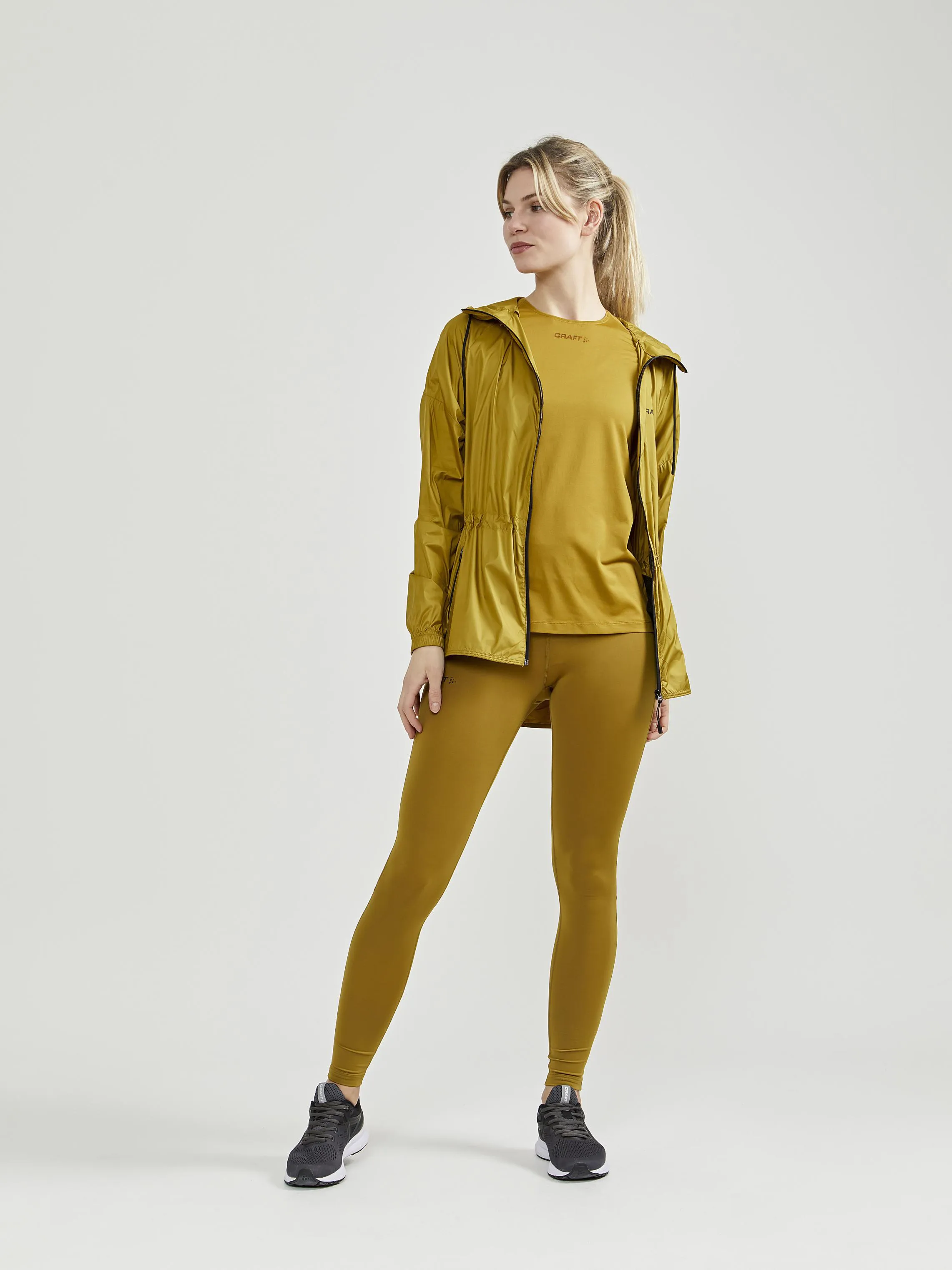 WOMEN'S ADV CHARGE TRAINING WIND JACKET